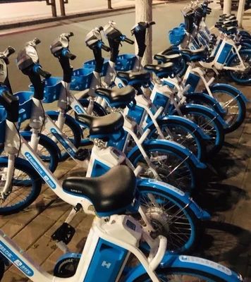 共享電動車亮相濮陽街頭，騎行收費與文化用品關聯引關注